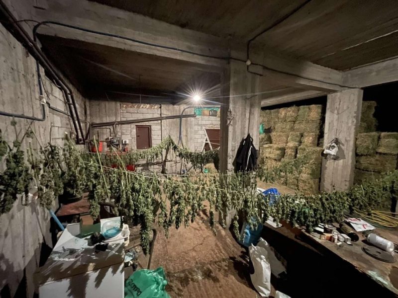 Ο υπόγειος χώρος ενός εκ των σπιτιών που βρέθηκαν στο στόχαστρο των ελέγχων